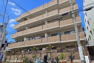 朝日プラザ上新庄の外観（南側から）