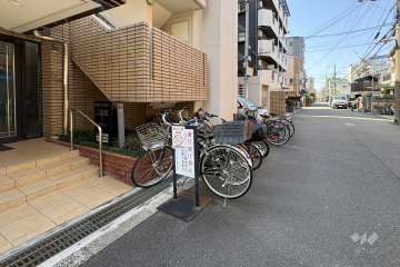 エントランス前