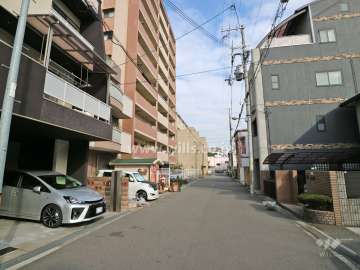 敷地南東側の前面道路