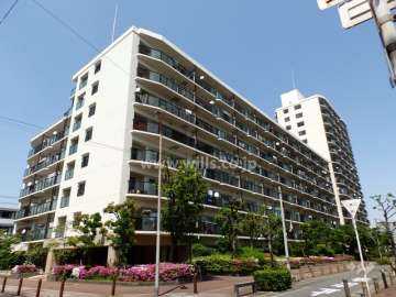 コスモザパークスイースト１の外観（南西側から）