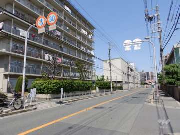 敷地の南側前面道路