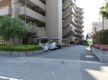 バイク置場入口