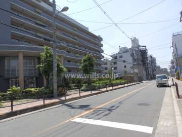 敷地北側の前面道路