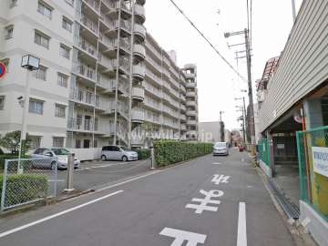敷地北西側の前面道路。