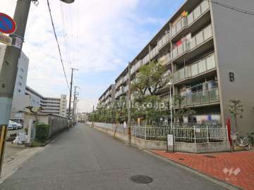 敷地南側の前面道路