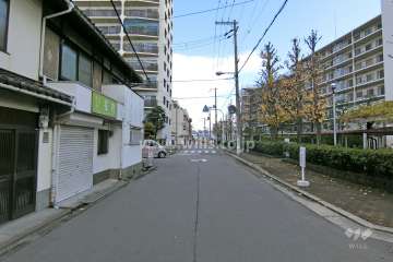 敷地北側の前面道路