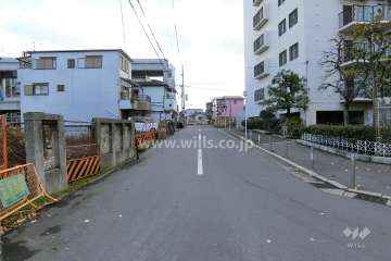 敷地東側の前面道路