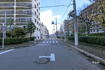 敷地南側の前面道路