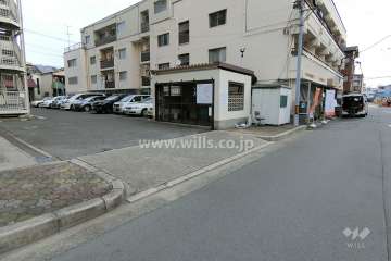 駐車場出入り口（南側）