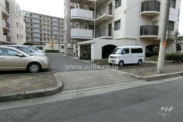 駐車場出入り口（北側）