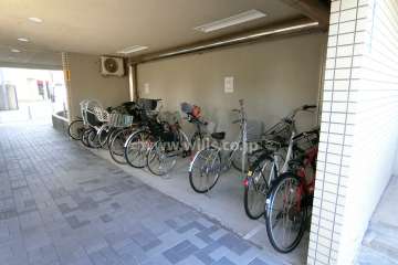 屋内に設けられた駐輪場