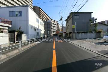敷地北側の前面道路