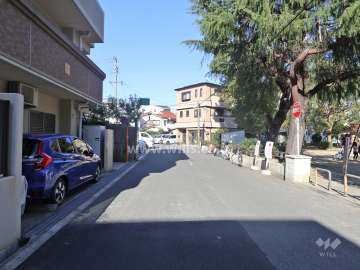 敷地東側の前面道路