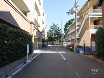 敷地南側の前面道路