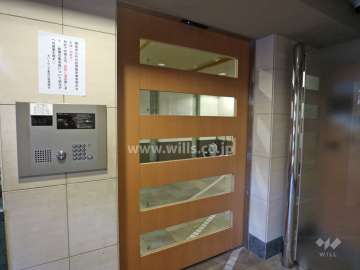 エントランスはオートロック付きです。