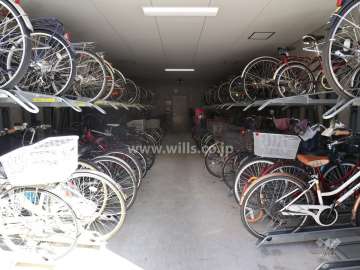 屋内に設けられた駐輪場