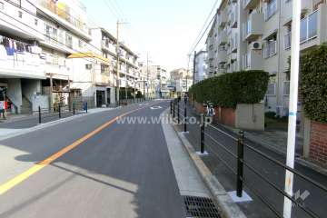 敷地北側の前面道路