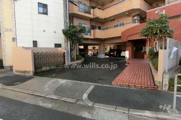 駐車場出入り口