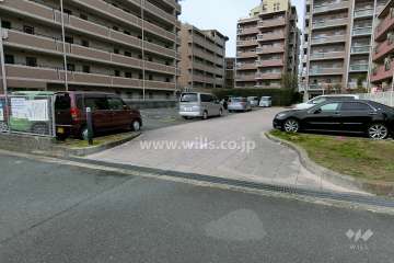 駐車場出入り口