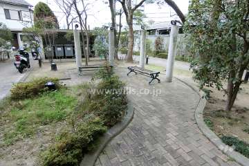 敷地内に設けられた談話スペース