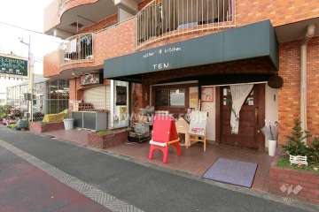 1階部分は店舗になっています。