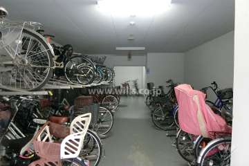 屋内に設けられた駐輪場