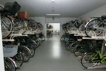 屋内に設けられた駐輪場
