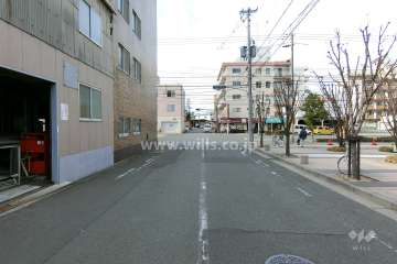 敷地南側の前面道路