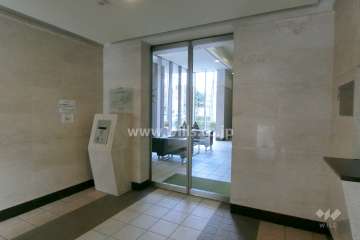 エントランスはオートロック付きです