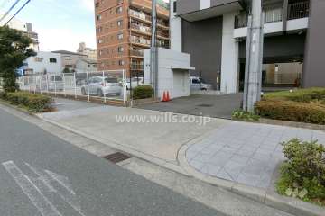 駐車場出入り口