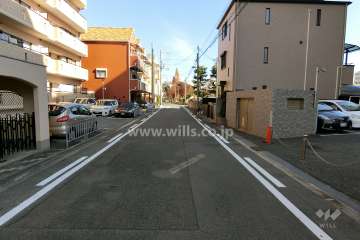 敷地北側の前面道路