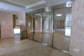 エントランスはオートロック付きです。