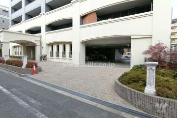 駐車場出入り口