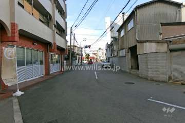 敷地北側の前面道路