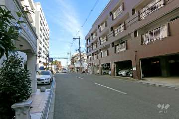 敷地南側の前面道路