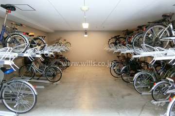 屋内に設けられた駐輪場