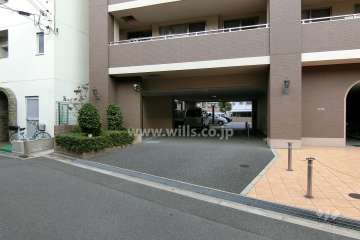 駐車場出入り口