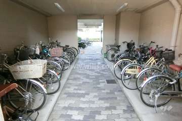 屋内に設けられた駐輪場