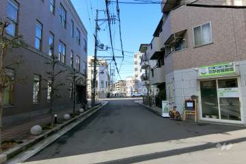 敷地東側の前面道路