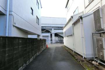 敷地北側の前面道路