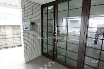 エントランスはオートロック付きです