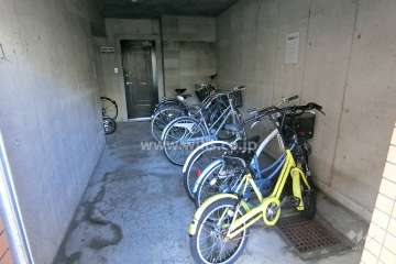 屋内に設けられた駐輪場