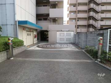 駐車場出入り口(ロボットゲート付き)