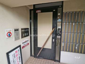 エントランスはオートロック付きです。