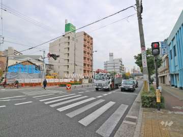 敷地南西側の前面道路。