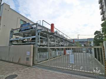 駐車場出入り口(ロボットゲート付き)