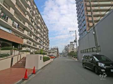 敷地南東側の前面道路