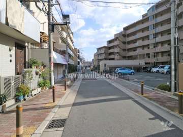 敷地北東側の前面道路。