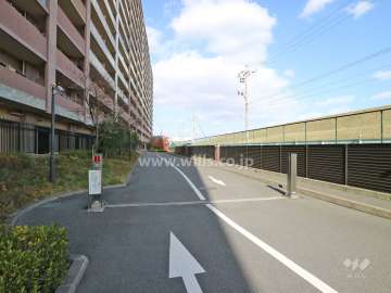 駐車場出入り口(ロボットゲート付き)