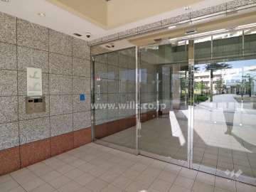 エントランスはオートロック付きです。